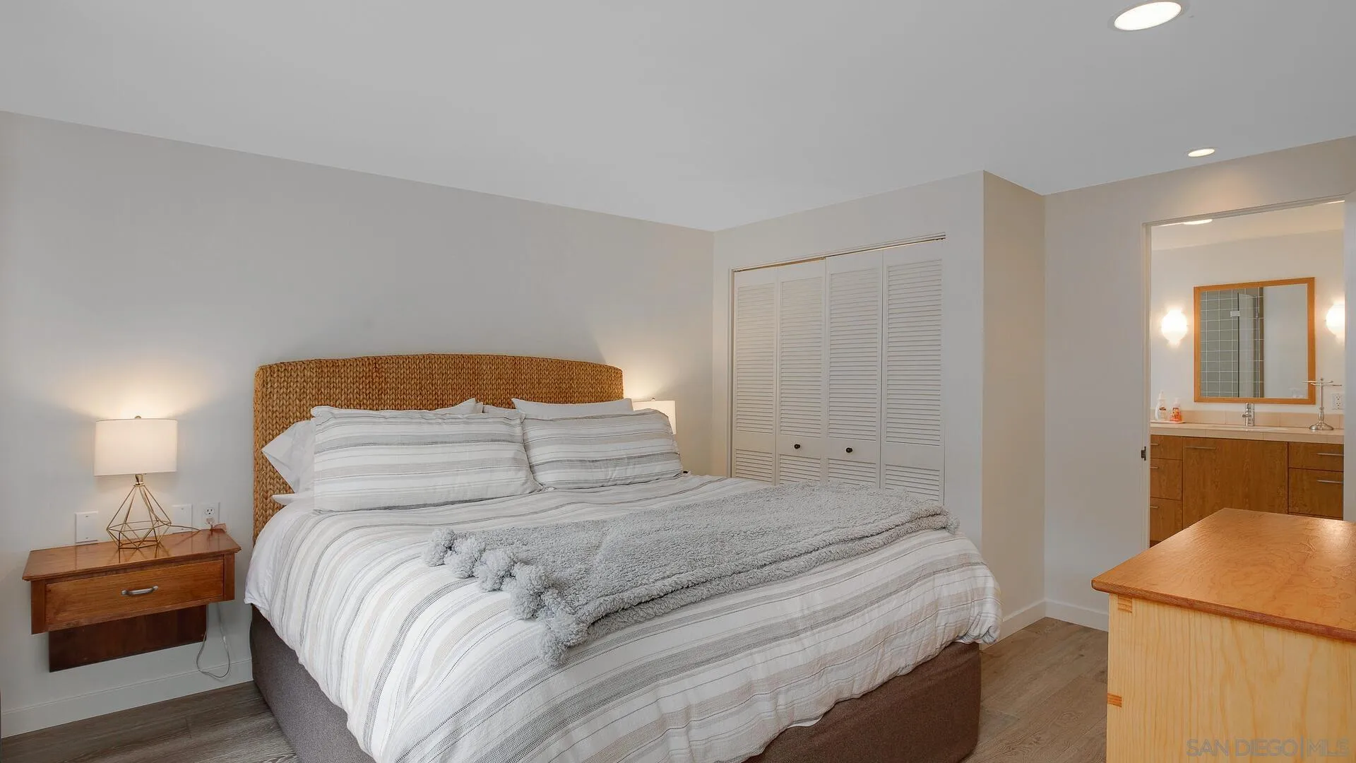 549 Rimini Road Del Mar, CA 92014 - Photo 25 of 32 a bedroom with a bed and a mirror
