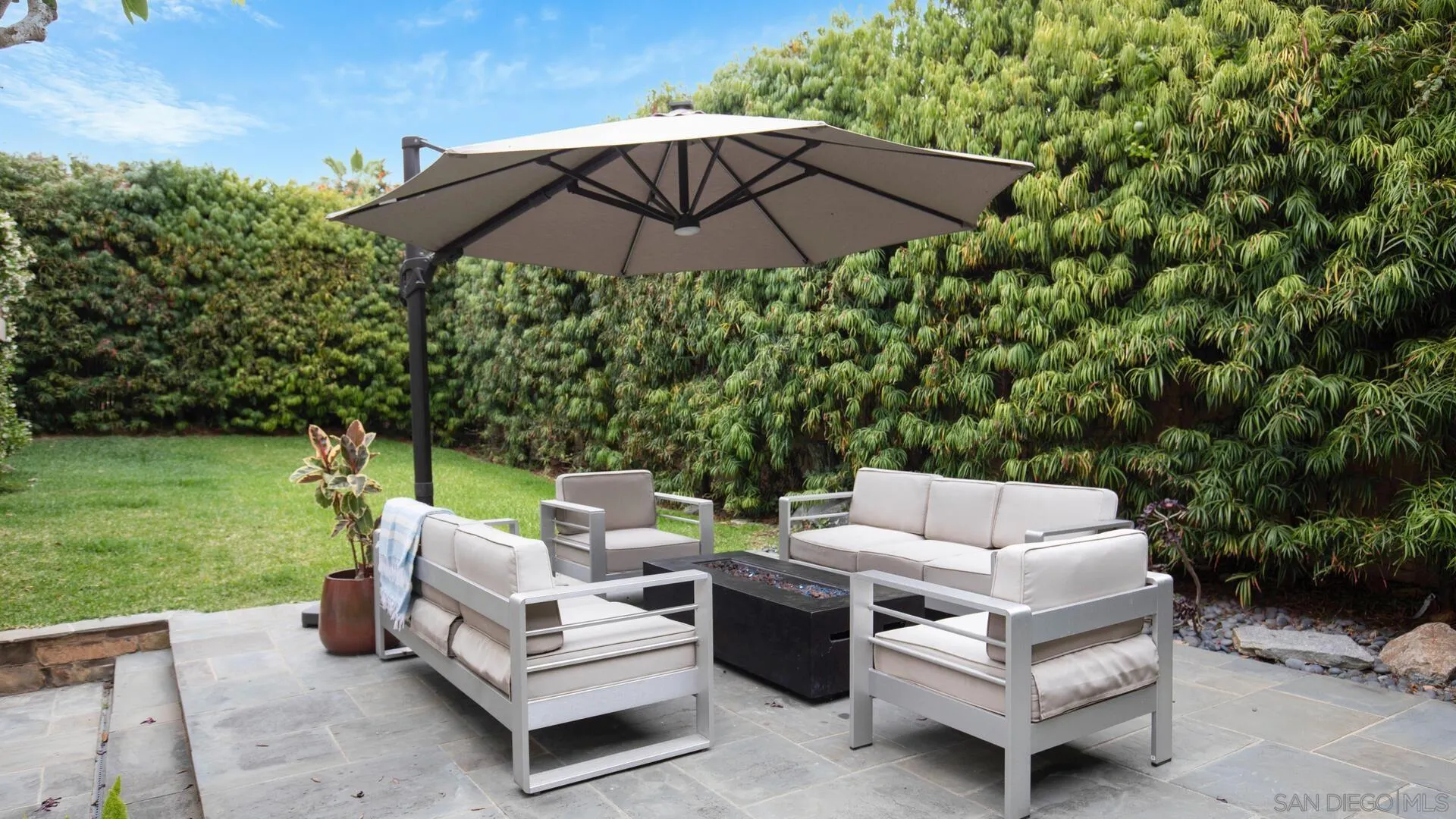 549 Rimini Road Del Mar, CA 92014 - Photo 27 of 32 a view of a patio with furniture and a backyard
