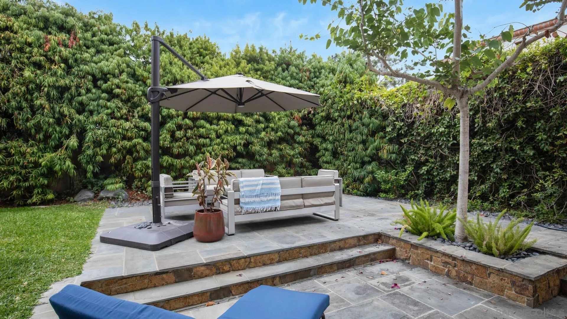 549 Rimini Road Del Mar, CA 92014 - Photo 29 of 32 a view of a backyard with sitting area