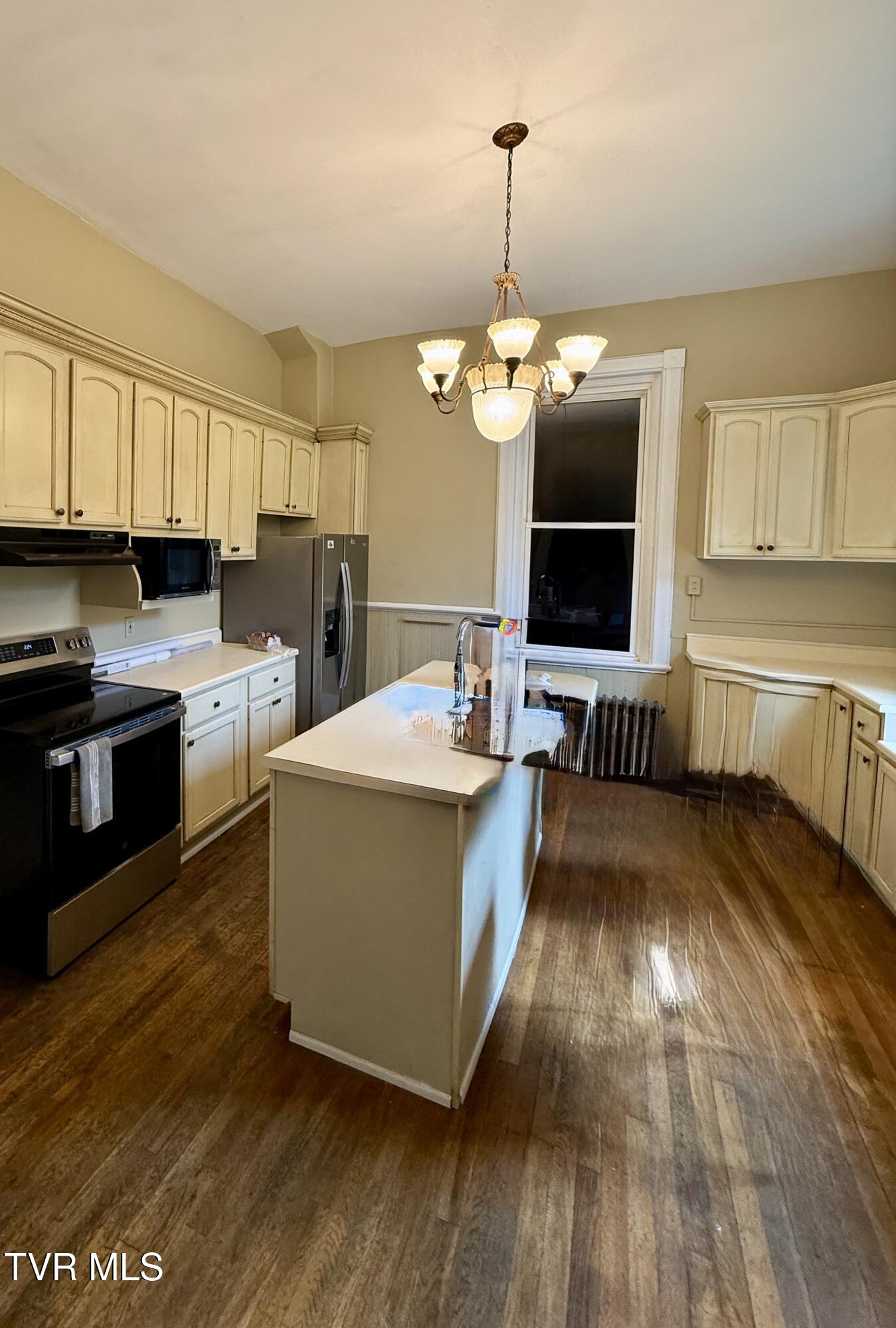 234 Solar Street, Unit 101 Bristol, VA 24201 - Photo 14 of 22 IMG_0187