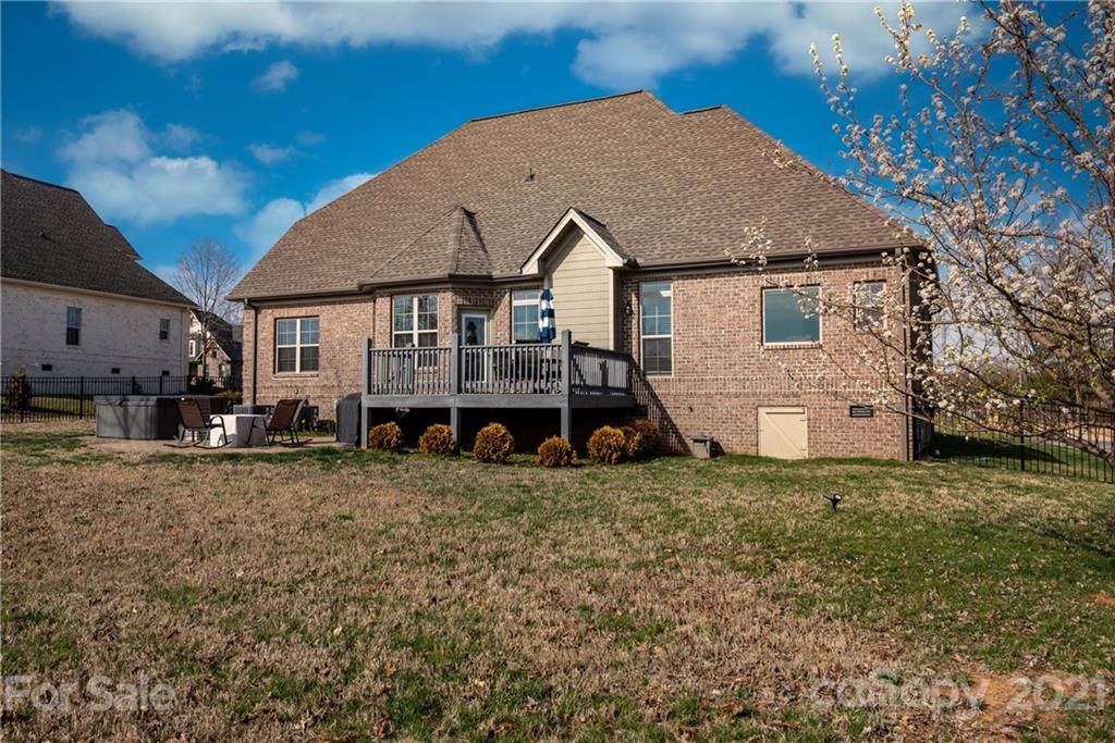 723 Players Ridge Road Hickory, NC 28601 - Photo 5 of 40 Gallery Image 5