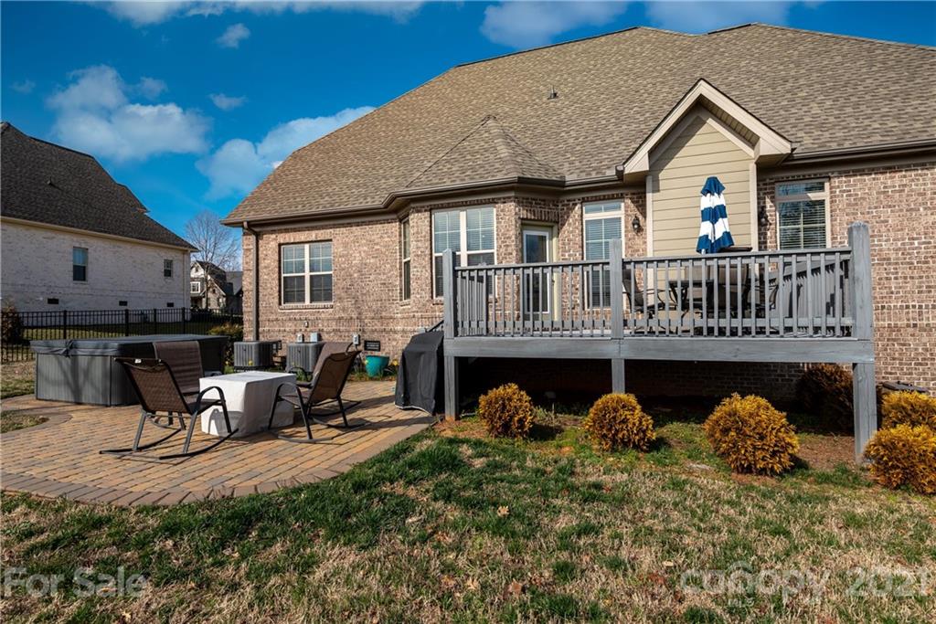 723 Players Ridge Road Hickory, NC 28601 - Photo 7 of 40 Gallery Image 7