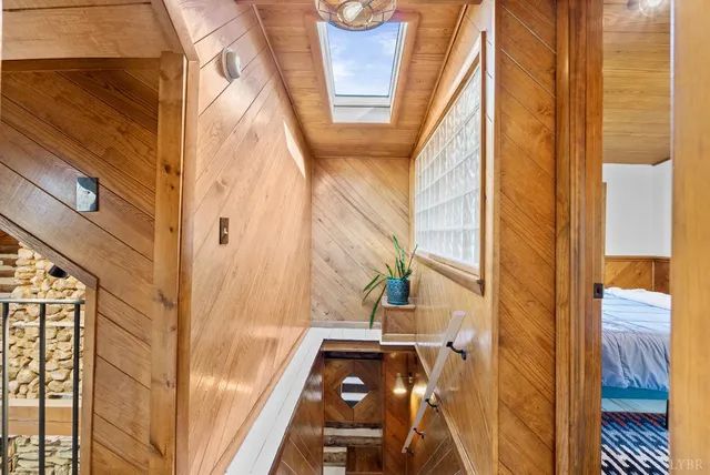 a view of entryway with a front door