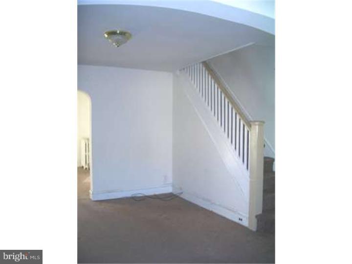 544 Millbank Road Upper Darby, PA 19082 - Photo 3 of 5 Living Room