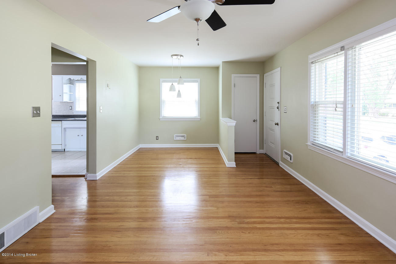 1602 Whippoorwill Road Louisville, KY 40213 - Photo 4 of 23 RealTourCast _ Family Realty _ Whippoorw