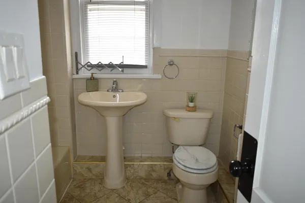 $2,500 | 44 East 4th Street, Unit 1, Bayonne, NJ 07002