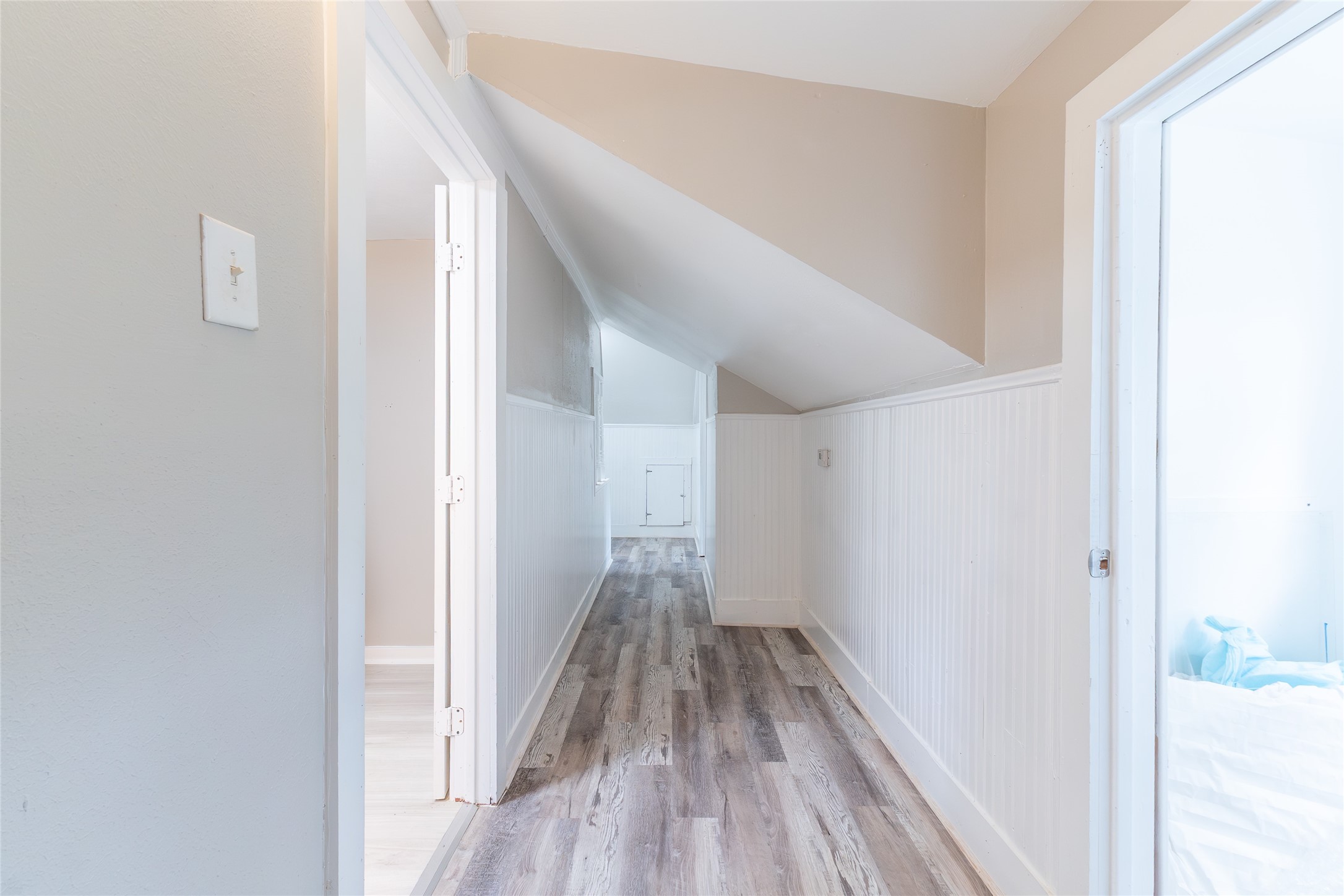 2118 Rolling Hills Road Conroe, TX 77303 - Photo 19 of 39 Upstairs hallway connects the secondary bedrooms and baths with ease.