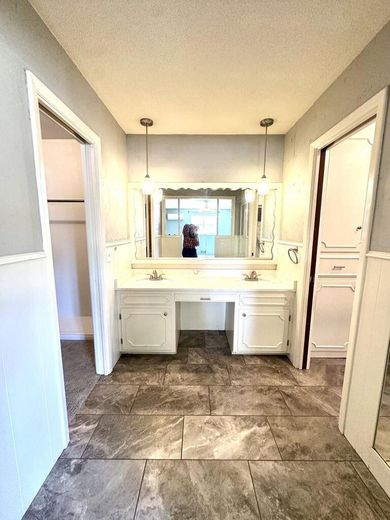 819 Holliday Plainview, TX 79072 - Photo 19 of 38 a large bathroom with a sink a toilet a mirror and a bathtub