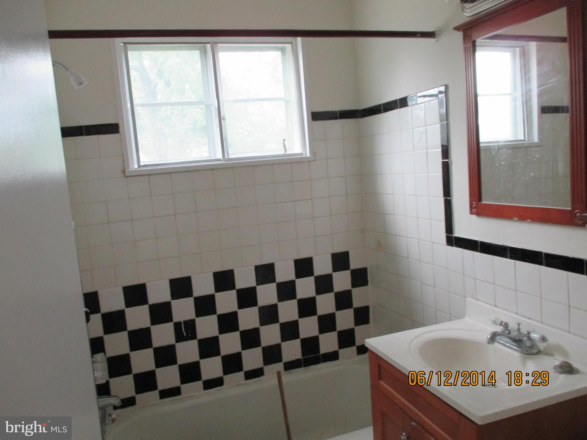1617 Parham Place Silver Spring, MD 20903 - Photo 4 of 12 Bath