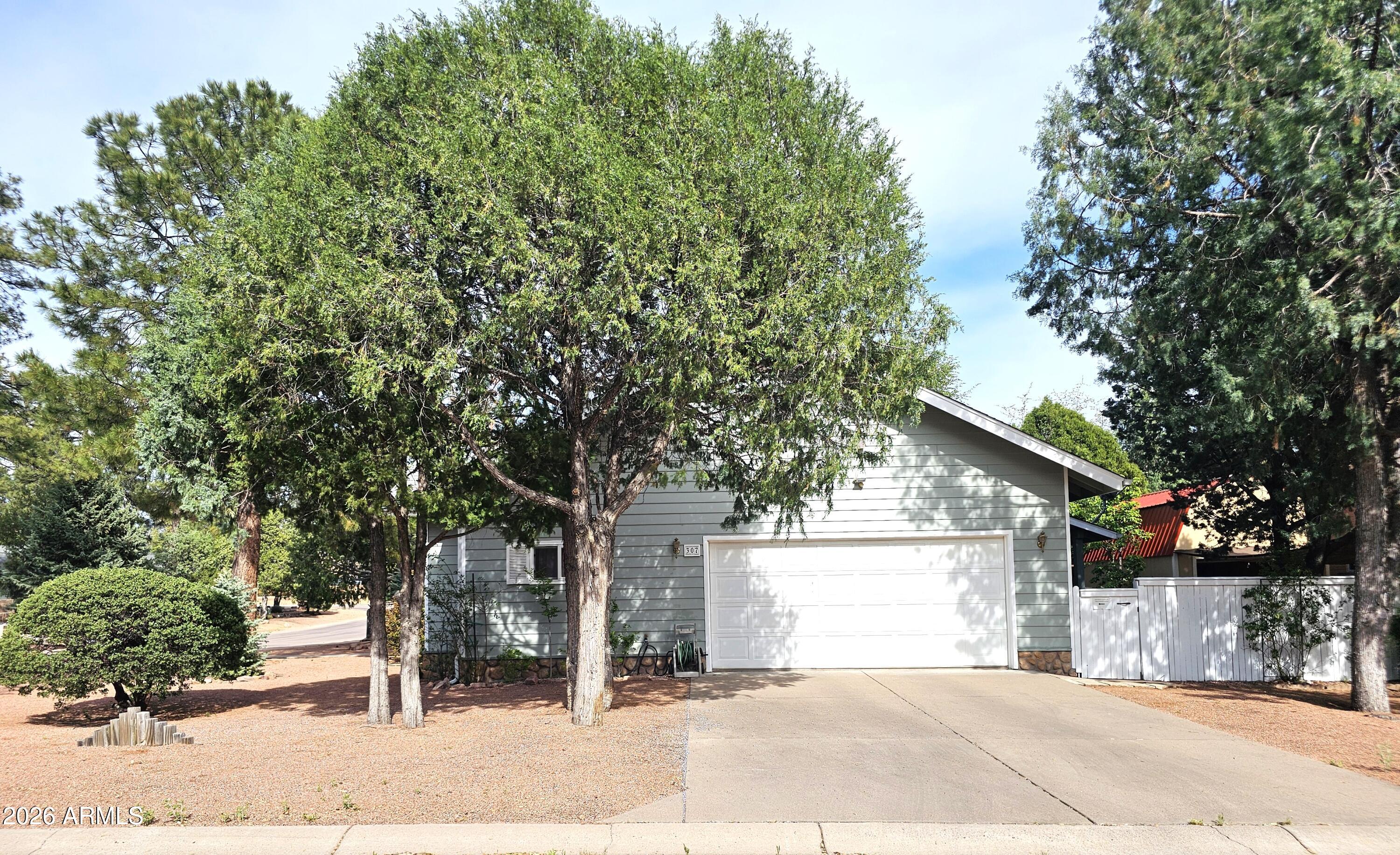 307 North Lakeshore Road Payson, AZ 85541 - Photo 4 of 16 Garage