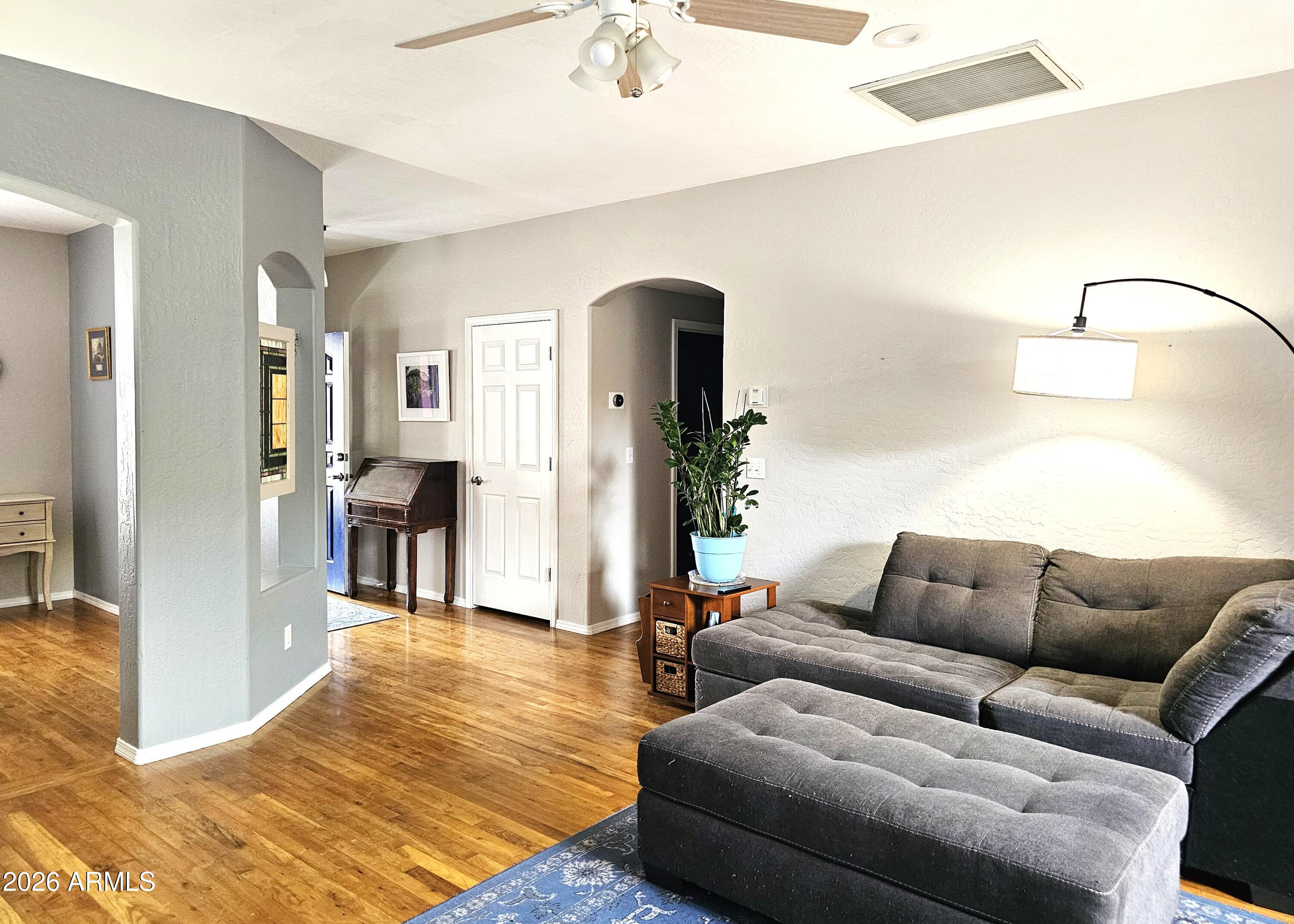 307 North Lakeshore Road Payson, AZ 85541 - Photo 10 of 16 Living Room