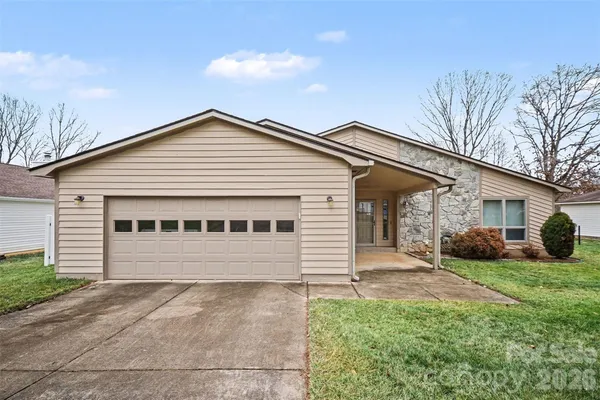 a view of a house with a yard
