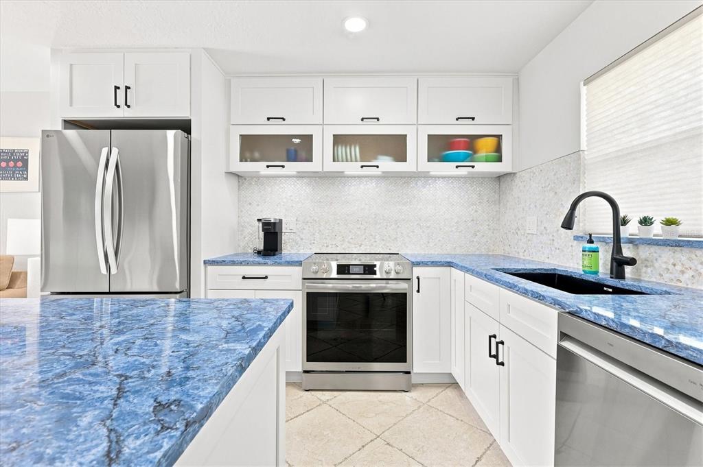 5830 Midnight Pass Road, Unit 18 Sarasota, FL 34242 - Photo 9 of 37 Gallery Image 9
