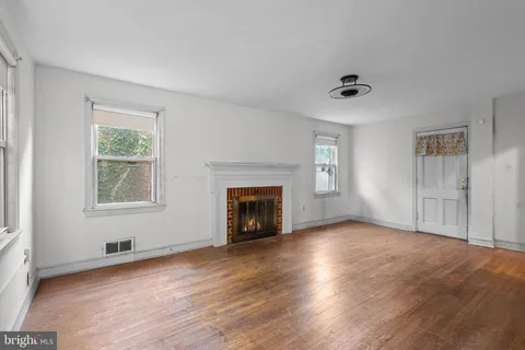$429,000 | 1711 Girard Street Northeast, Washington, DC 20018