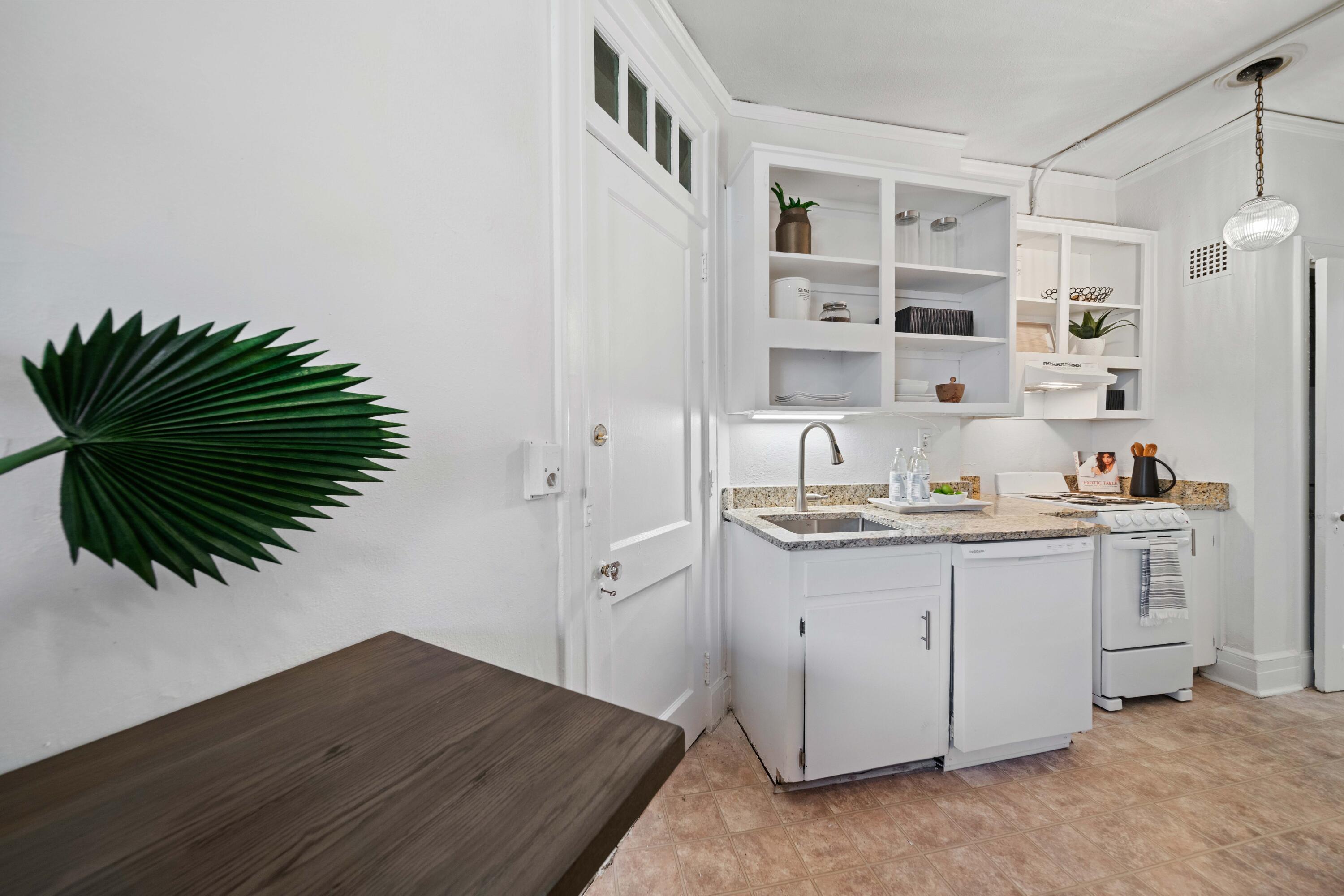 63 Rutledge Avenue, Unit 33 Charleston, SC 29401 - Photo 9 of 17 63 Rutledge #3