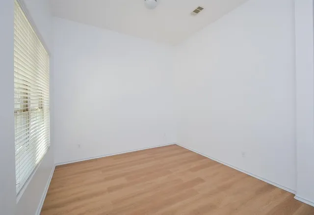 a view of empty room with window