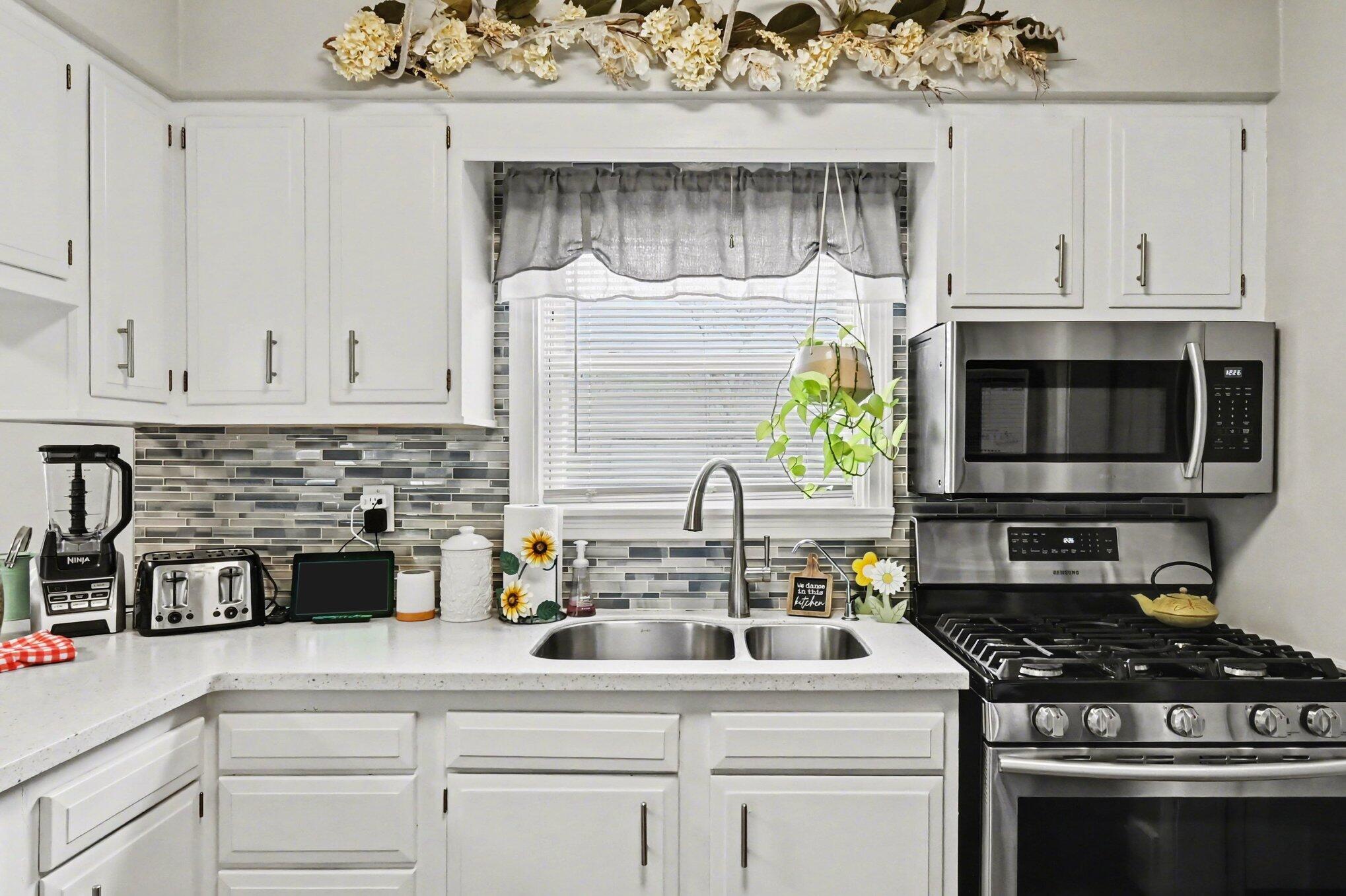 2820 Reo Road Lansing, MI 48911 - Photo 11 of 29 017_file_7085