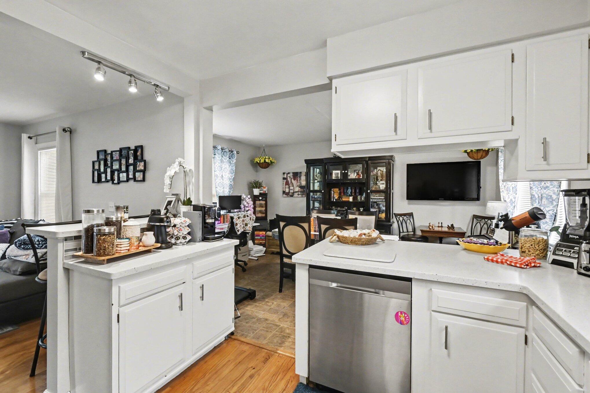 2820 Reo Road Lansing, MI 48911 - Photo 12 of 29 016_file_7507