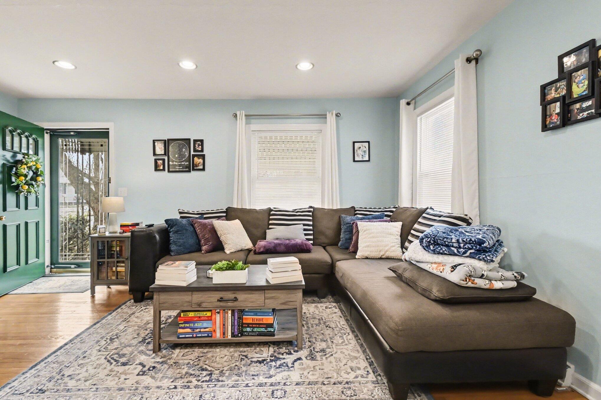 2820 Reo Road Lansing, MI 48911 - Photo 5 of 29 010_file_9958