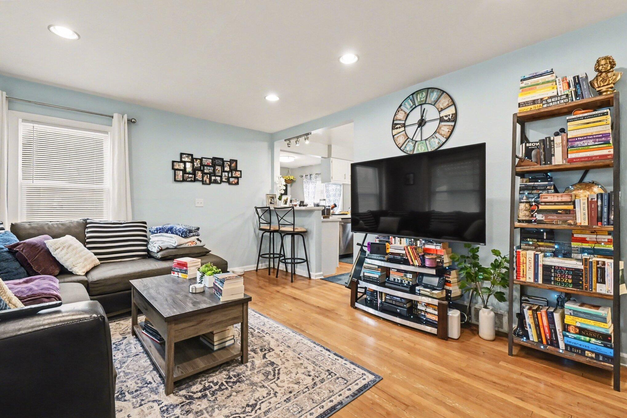 2820 Reo Road Lansing, MI 48911 - Photo 6 of 29 009_file_9992