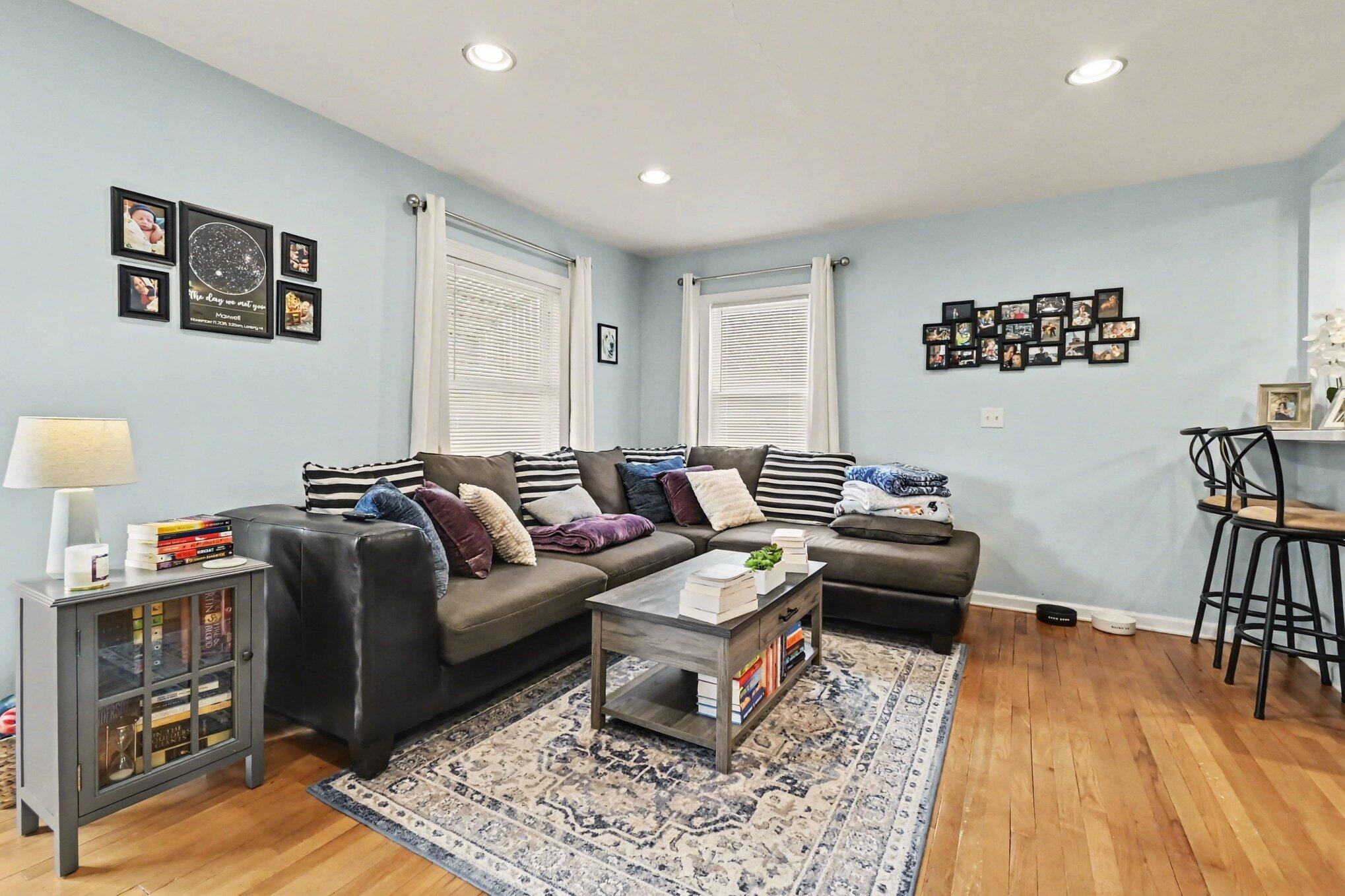 2820 Reo Road Lansing, MI 48911 - Photo 8 of 29 008_file_9253