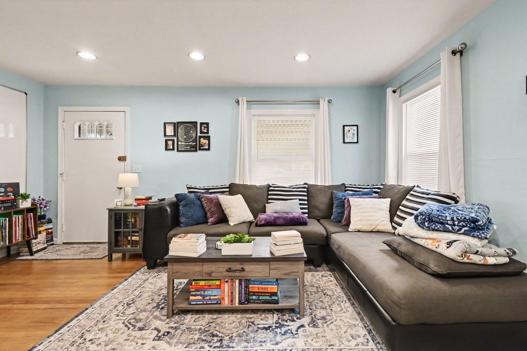 2820 Reo Road Lansing, MI 48911 - Photo 9 of 29 007_file_6369