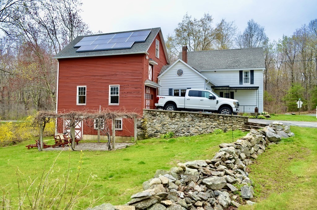 23 Freighthouse Road Charlton, MA 01507 - Photo 3 of 27 Gallery Image 3