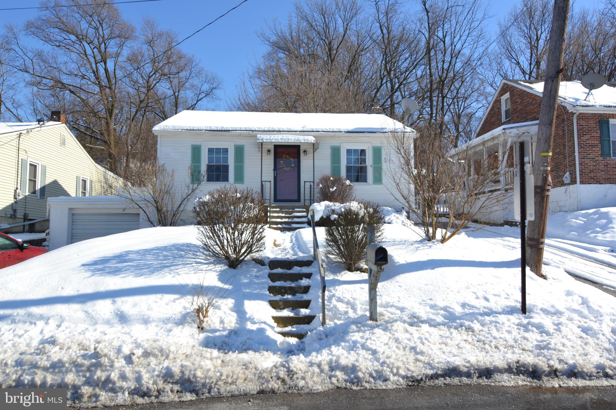 574 Hillcrest Road York, PA 17403 - Photo 2 of 28 Gallery Image 2