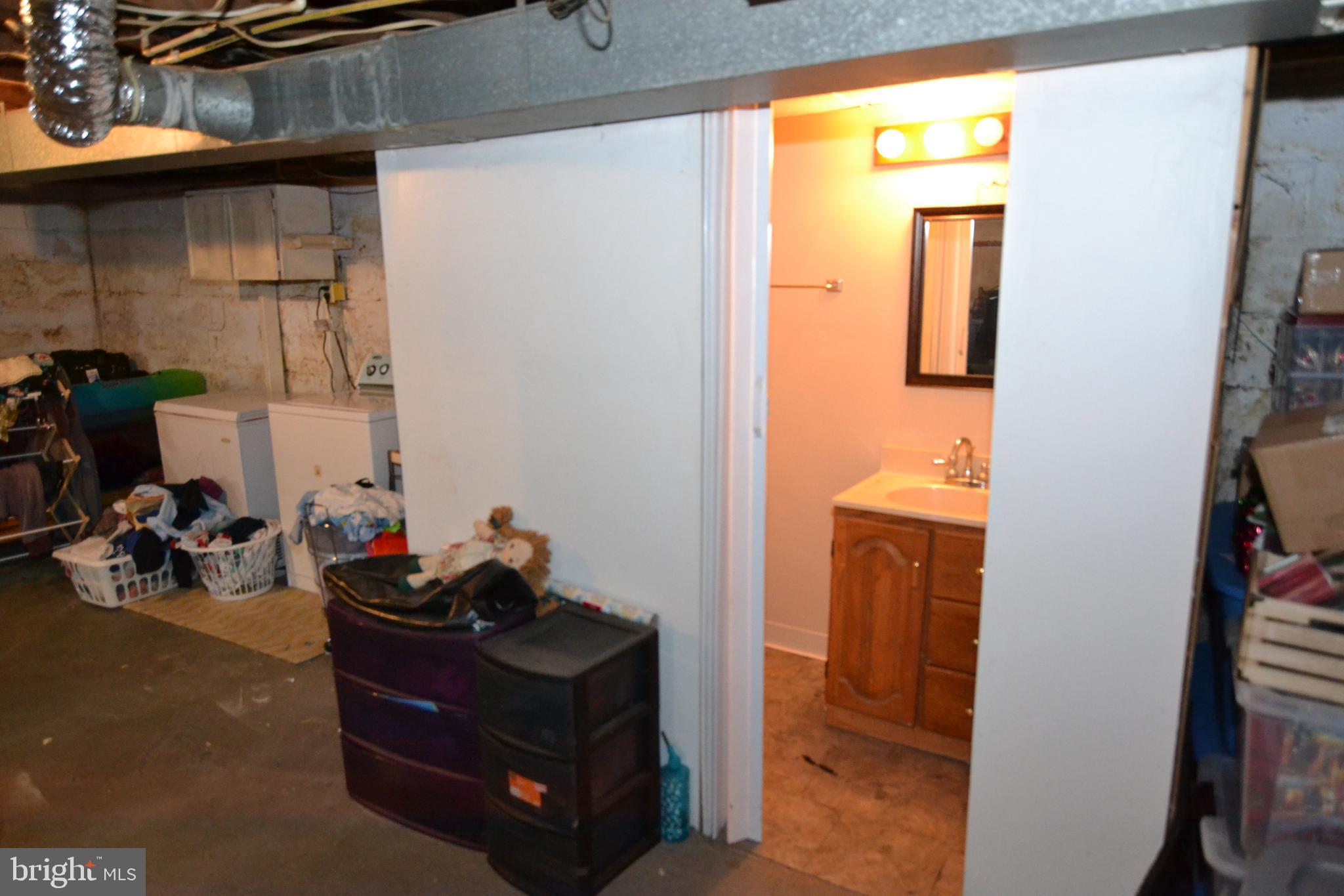 574 Hillcrest Road York, PA 17403 - Photo 16 of 28 Basement half bath