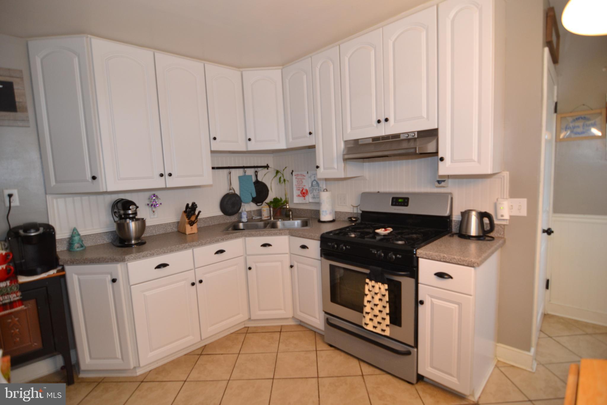 574 Hillcrest Road York, PA 17403 - Photo 6 of 28 Gallery Image 6