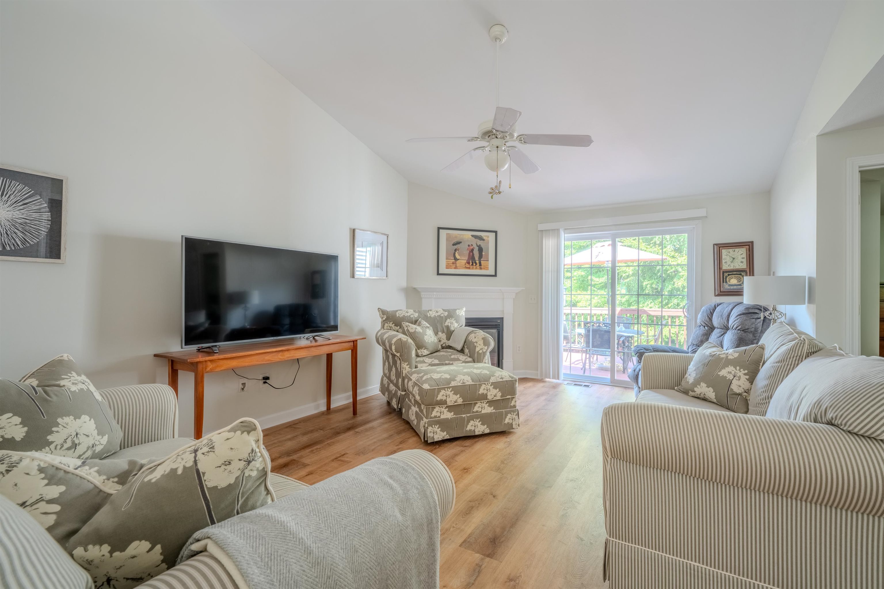 17 Forrest Street Hampstead, NH 03826 - Photo 5 of 40 Gallery Image 5