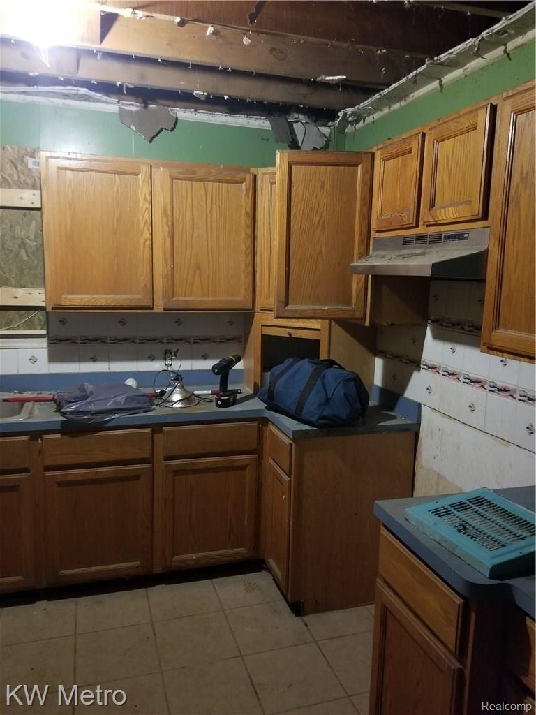 395 West Kennett Road Pontiac, MI 48340 - Photo 6 of 9 20180309_151210.jpg