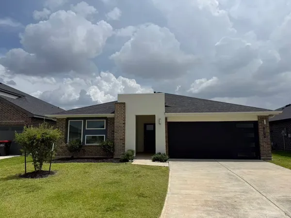$2,200 | 28915 Yachting Pt Court, Fulshear, TX 77494