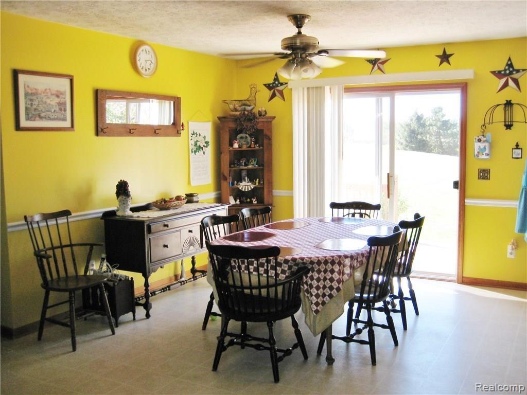 9415 North Robb Road Fowlerville, MI 48836 - Photo 5 of 31 IMG_1672.JPG