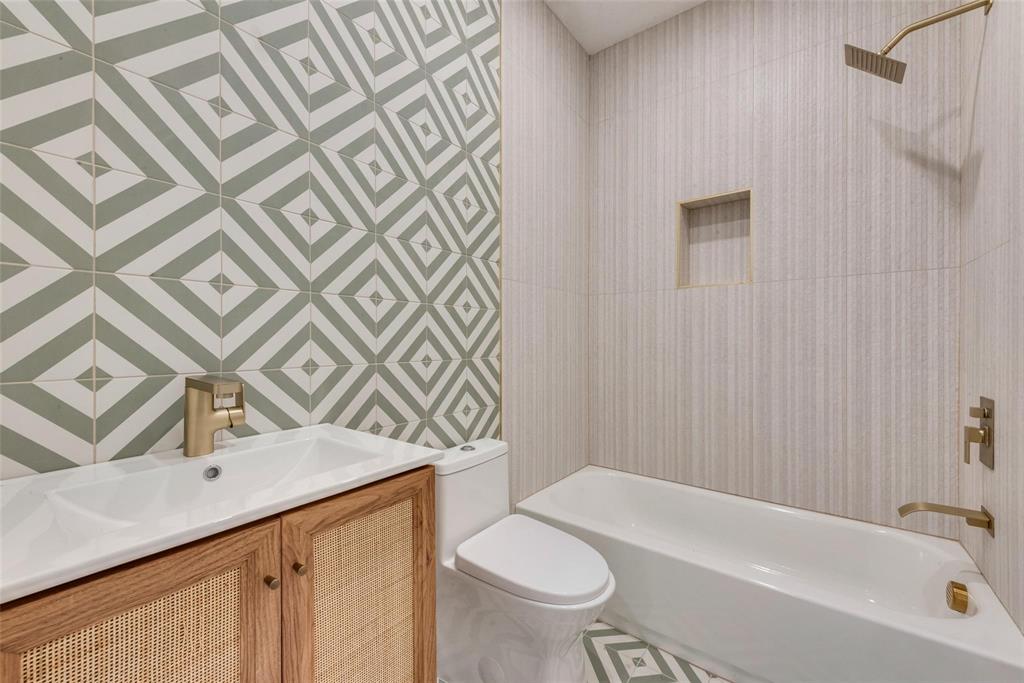 621 Melba Street Dallas, TX 75208 - Photo 10 of 11 a bathroom with a sink a toilet and shower