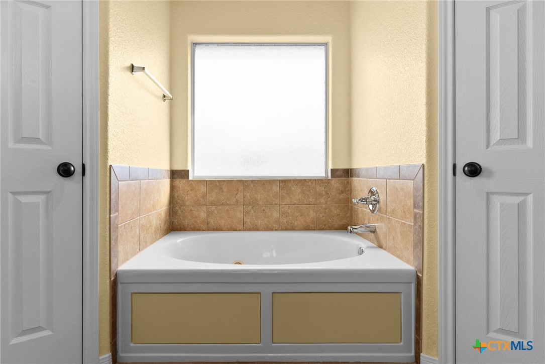 5705 Bald Ridge Court Killeen, TX 76542 - Photo 16 of 28 a bathroom with a bathtub and shower