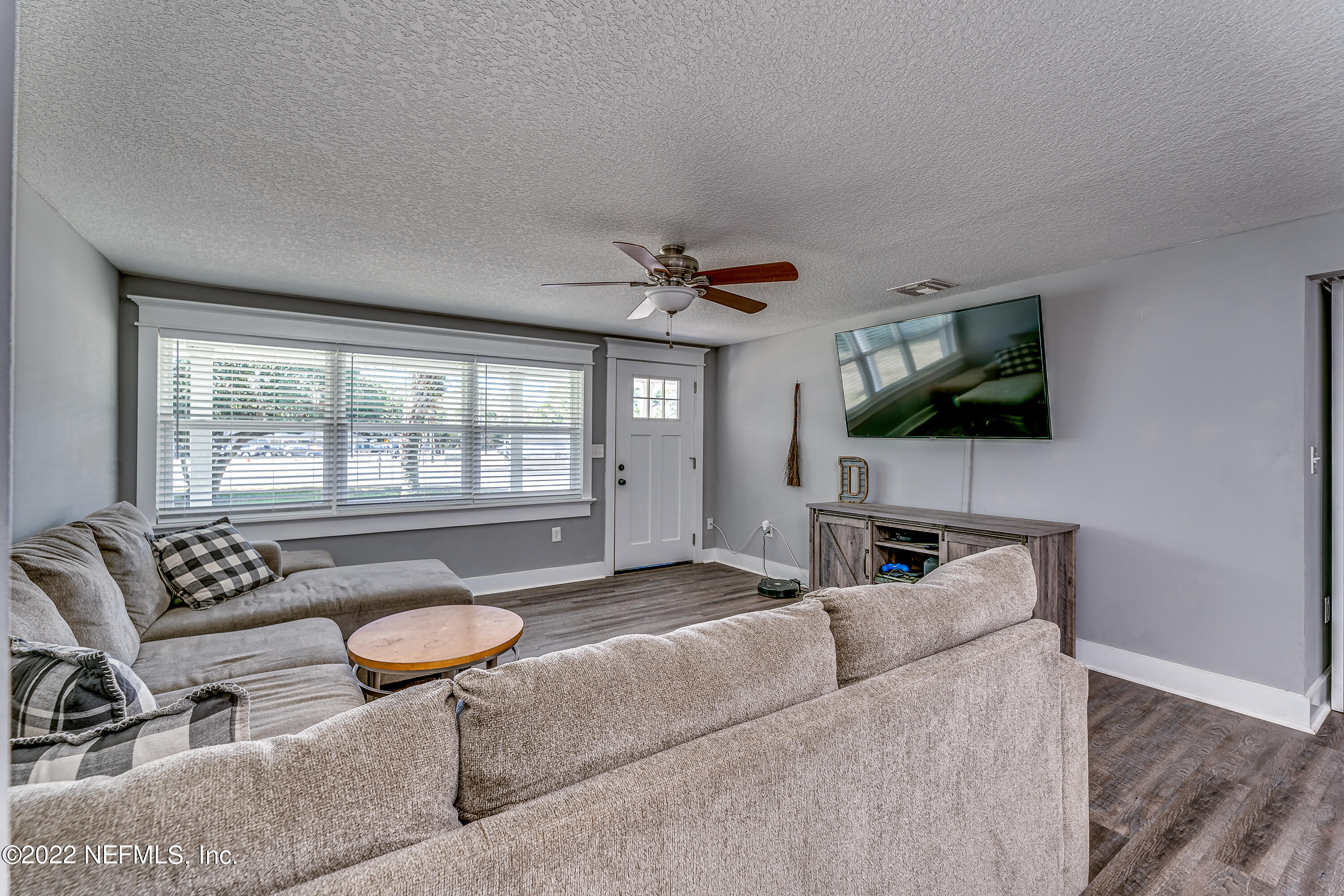 924 Raiford Road Starke, FL 32091 - Photo 8 of 41 Living room