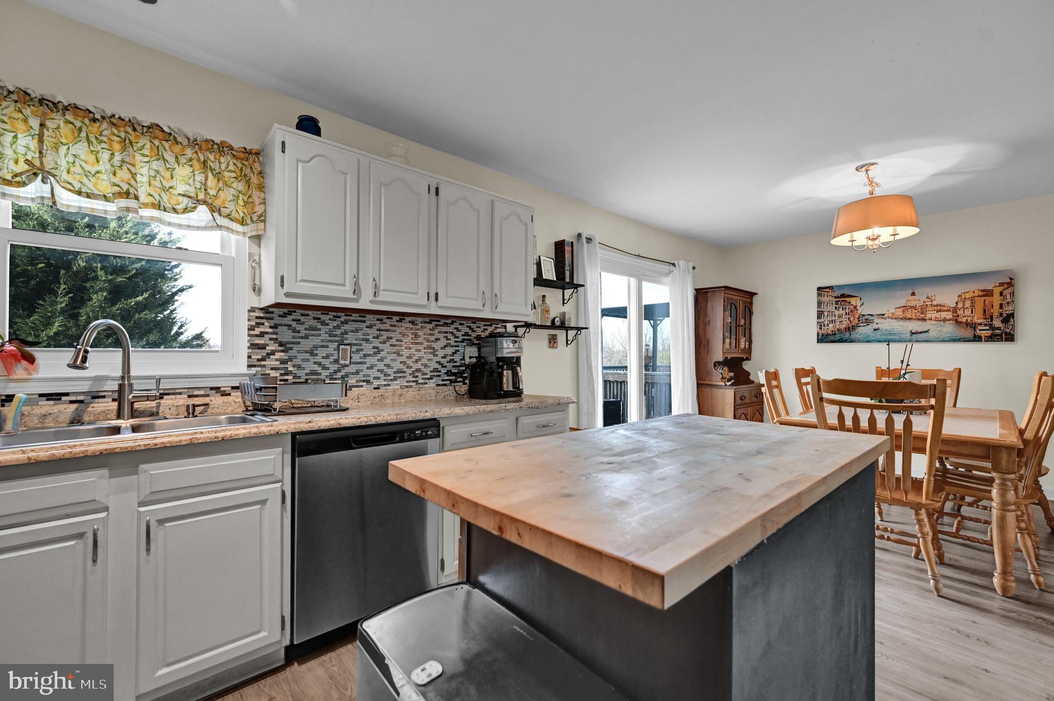 2853 Robin Road York, PA 17404 - Photo 8 of 32 Gallery Image 8