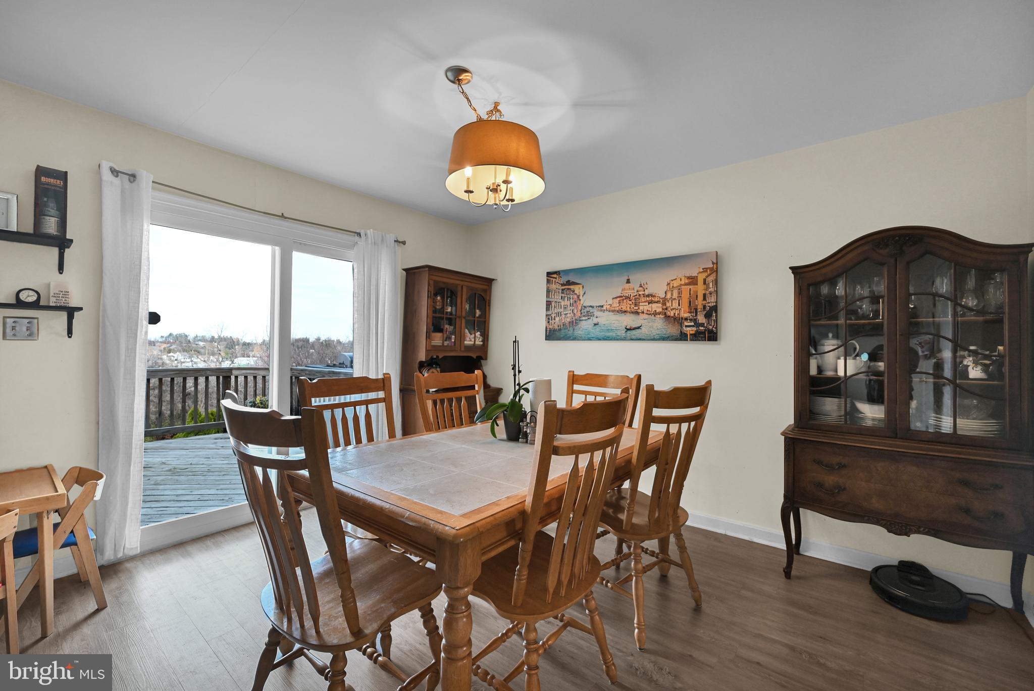 2853 Robin Road York, PA 17404 - Photo 10 of 32 Gallery Image 10