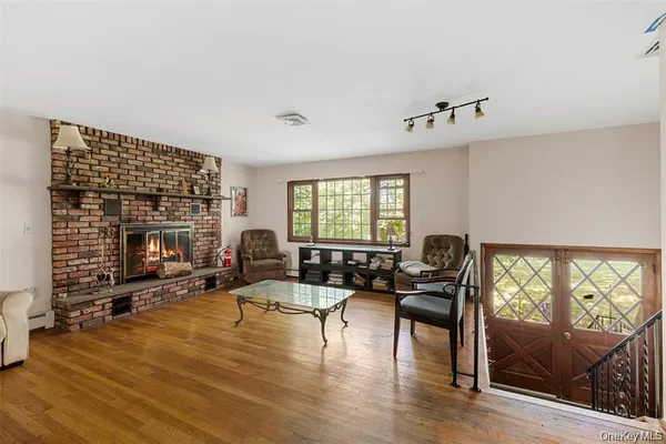 $895,000 | 332 Springtown Road, New Paltz, NY 12561