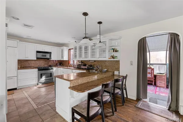 $895,000 | 332 Springtown Road, New Paltz, NY 12561