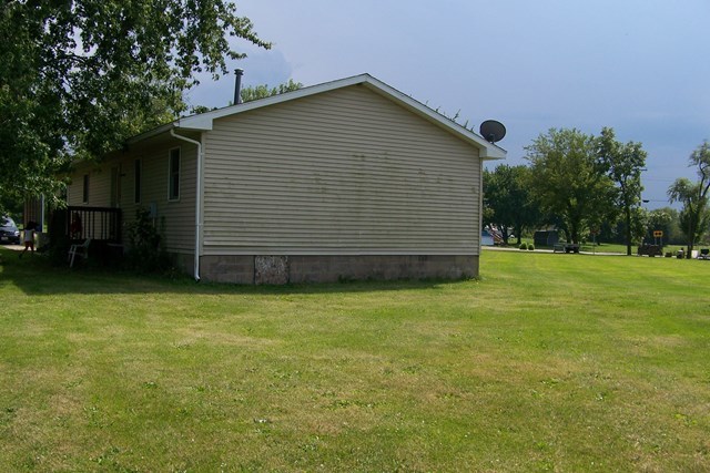 304 East Beech Street Chatsworth, IL 60921 - Photo 15 of 16 a front view of a house with garden