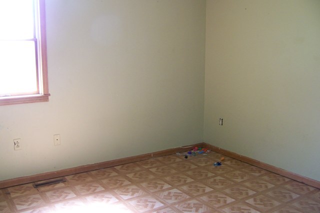 304 East Beech Street Chatsworth, IL 60921 - Photo 7 of 16 a view of a room