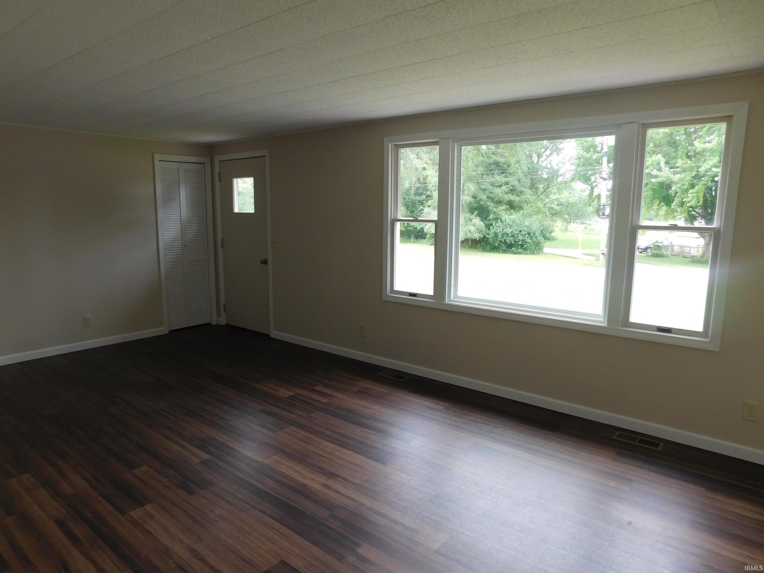 7531 West Crystal Lake Road Warsaw, IN 46580 - Photo 9 of 28