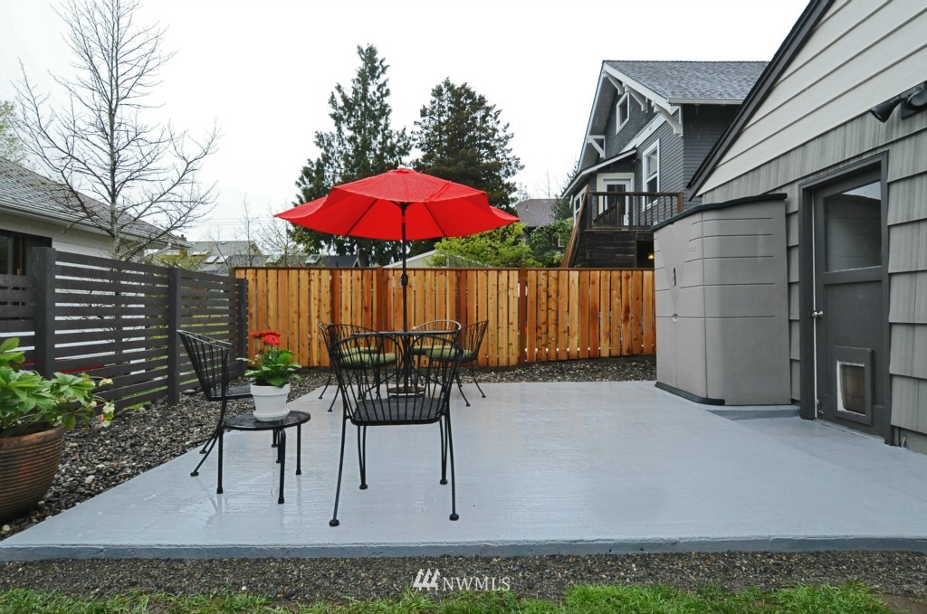 554 North 81st Street Seattle, WA 98103 - Photo 2 of 23 Gallery Image 2