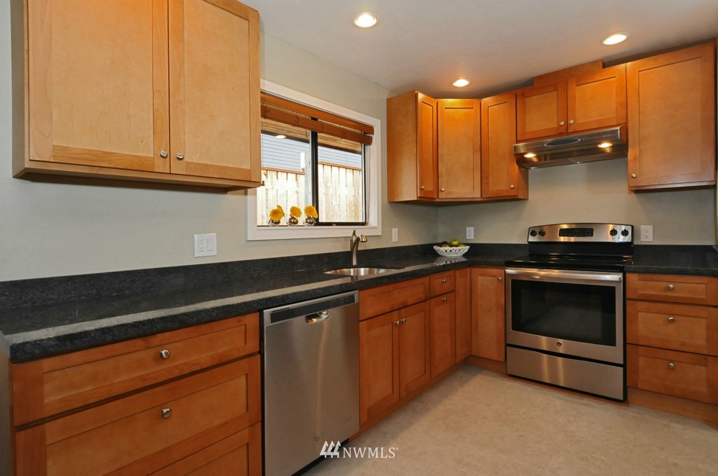 554 North 81st Street Seattle, WA 98103 - Photo 9 of 23 Gallery Image 9