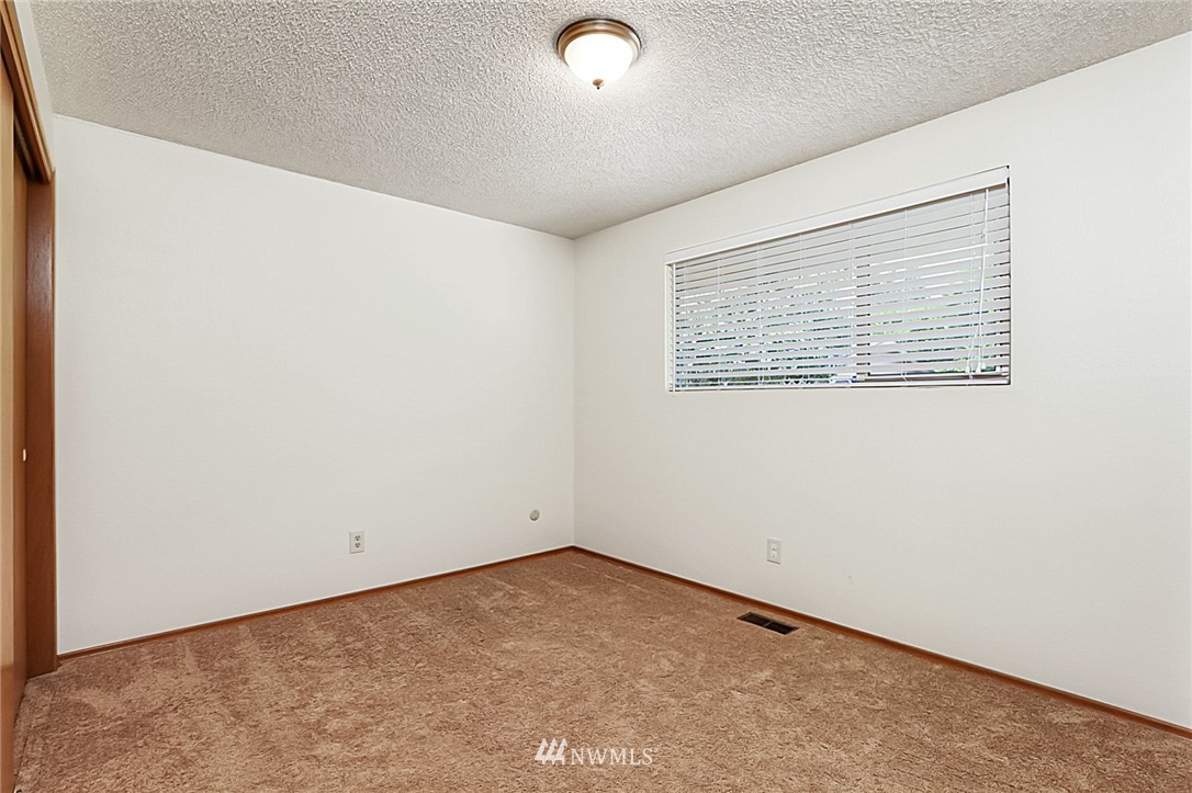 2608 Northeast 18th Street Renton, WA 98056 - Photo 20 of 20 an empty room with windows