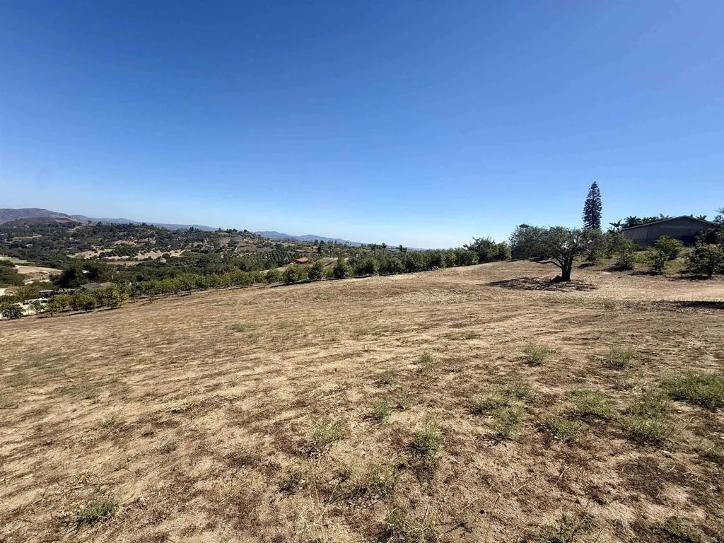 Hawks View Fallbrook, CA 92028 - Photo 33 of 36