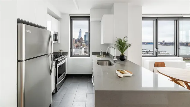 $7,047 | 606 West 57th Street, Unit 3006 | Hell's Kitchen
