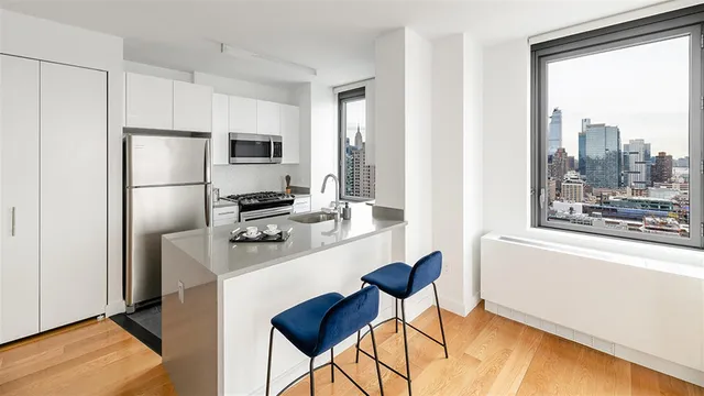 $7,047 | 606 West 57th Street, Unit 3006 | Hell's Kitchen